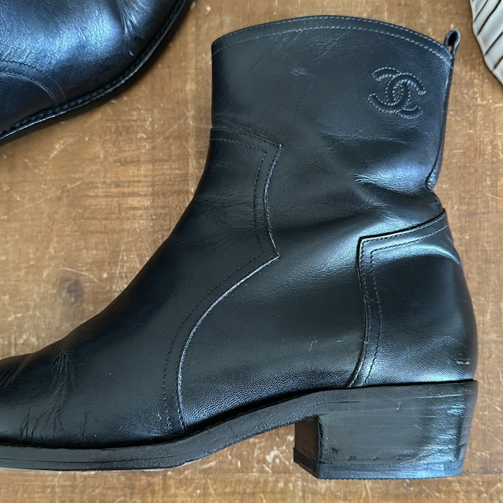 DESIGNER▪️CHANEL LOGO BOOTIE